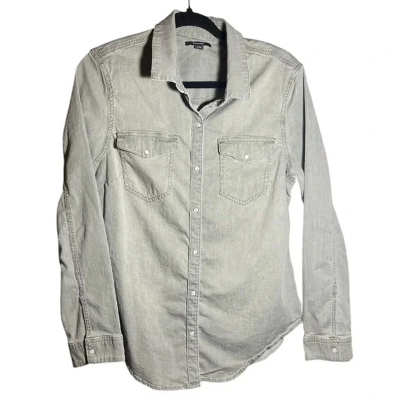 Button Up - Picture 6 of 7